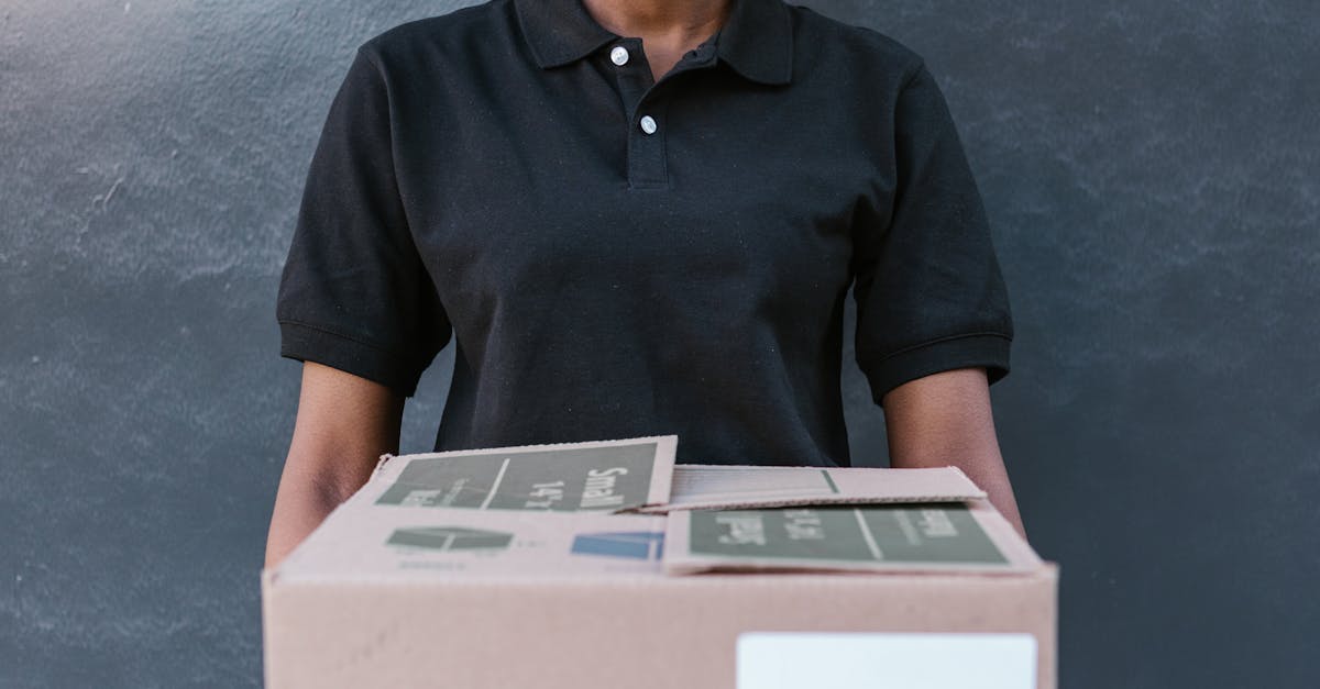 What to Consider When Hiring a 2 Man Delivery Company for Large Item Delivery