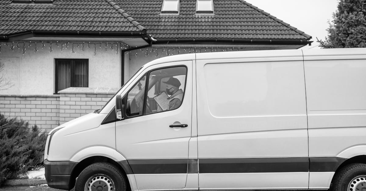 What to Consider When Hiring a 2 Man Delivery Company for Removals and Relocations